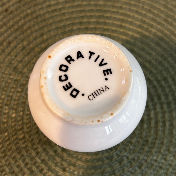 Vtg China Decorative Ceramic Floral Pattern Mini Gold Rimmed Bud Vase 3.75 inch. - Picture 6 of 7